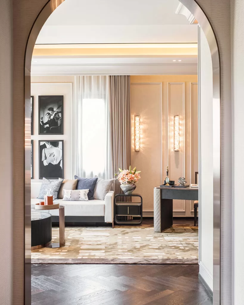 CINQ Royal Show House with Custom Design and Size Hand-tufted Rug and Carpet